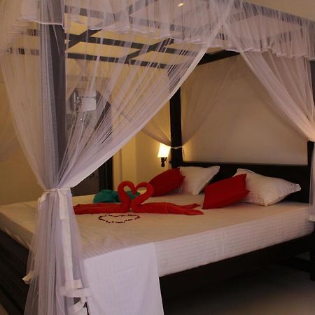 Turtle Reef Guest Bed and Breakfast Mirissa Buitenkant foto