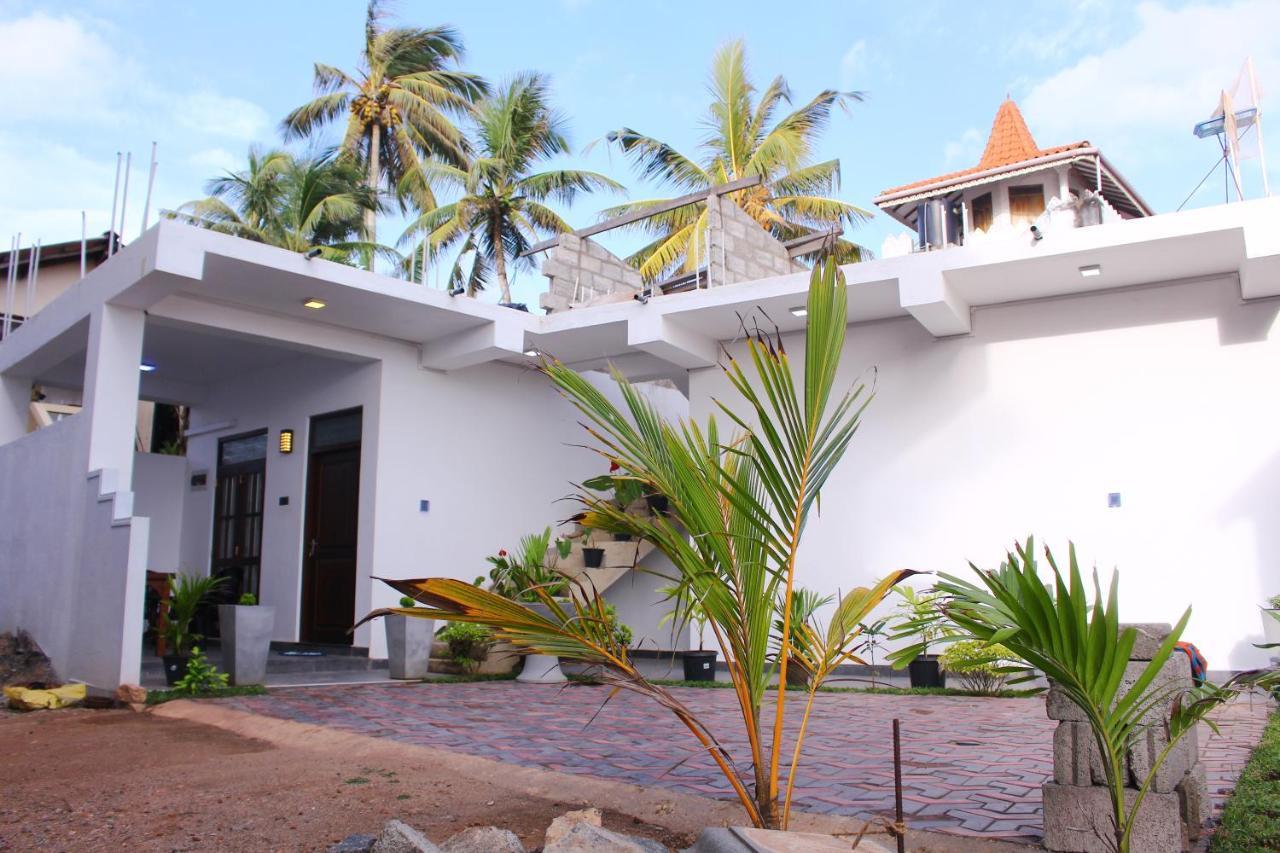 Turtle Reef Guest Bed and Breakfast Mirissa Buitenkant foto