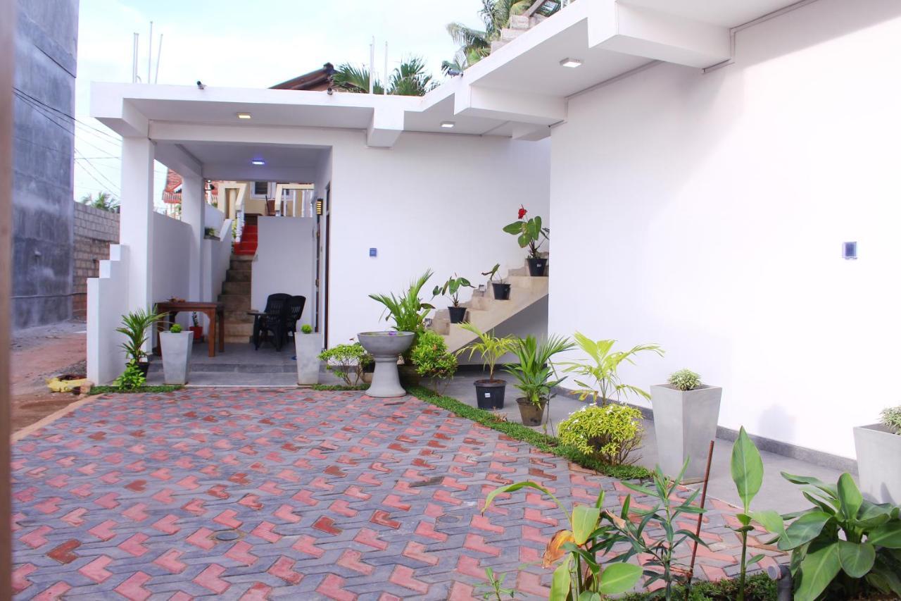 Turtle Reef Guest Bed and Breakfast Mirissa Buitenkant foto