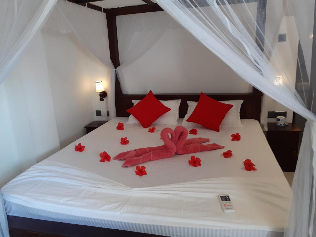 Turtle Reef Guest Bed and Breakfast Mirissa Buitenkant foto